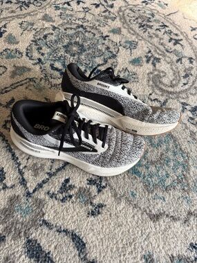 Brooks Running Shoes - White, Black & Grey Knit
